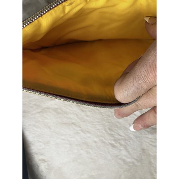 NWOT DOONEY & BOURKE VINYL FLOWER WRISTLET CLUTCH POUCH - Picture 5 of 9